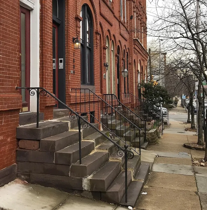 Why Baltimore Homeowners Should Schedule Pressure Washing Before Winter